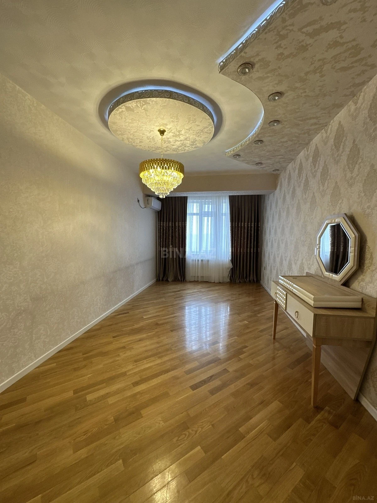 Satılır 3 otaqlı mənzil 128 m²
