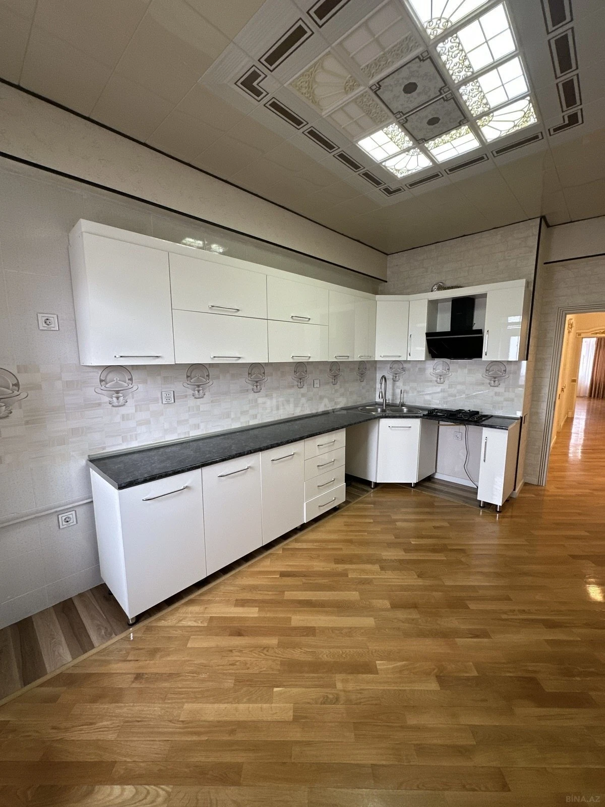 Satılır 3 otaqlı mənzil 128 m²