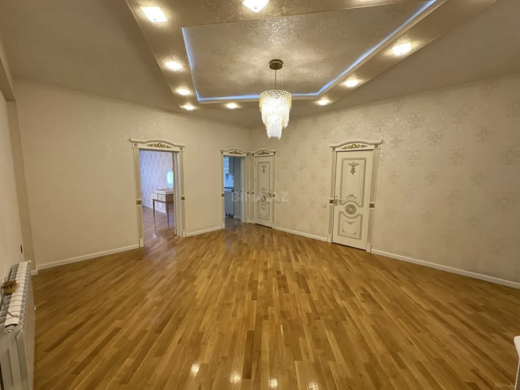 Satılır 3 otaqlı mənzil 128 m²