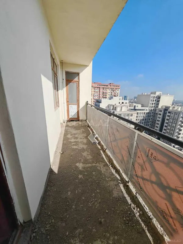 Satılır 4 otaqlı mənzil 215 m²