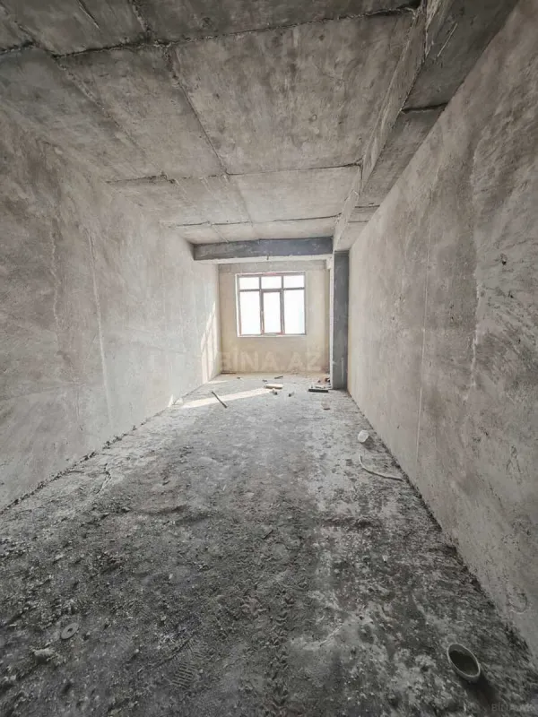 Satılır 4 otaqlı mənzil 215 m²