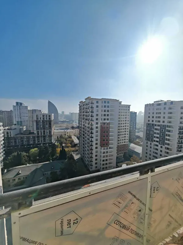 Satılır 4 otaqlı mənzil 215 m²