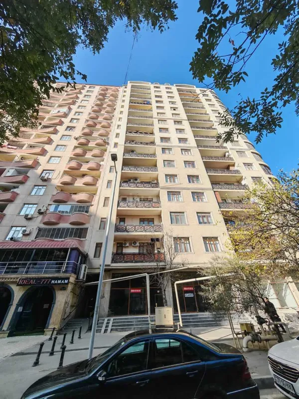 Satılır 4 otaqlı mənzil 215 m²