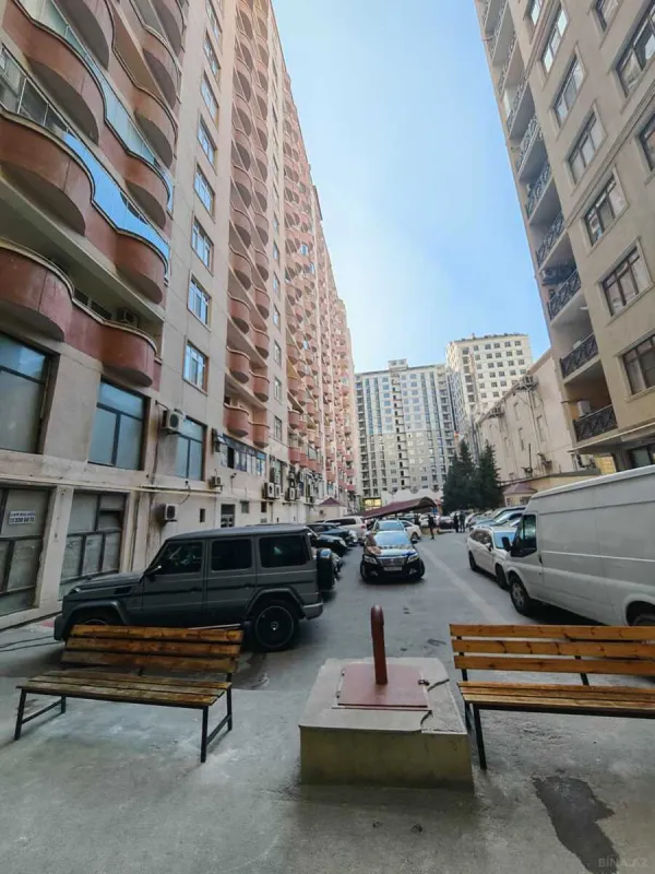 Satılır 4 otaqlı mənzil 215 m²