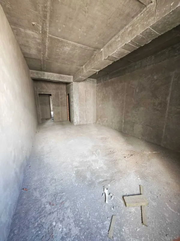 Satılır 4 otaqlı mənzil 215 m²