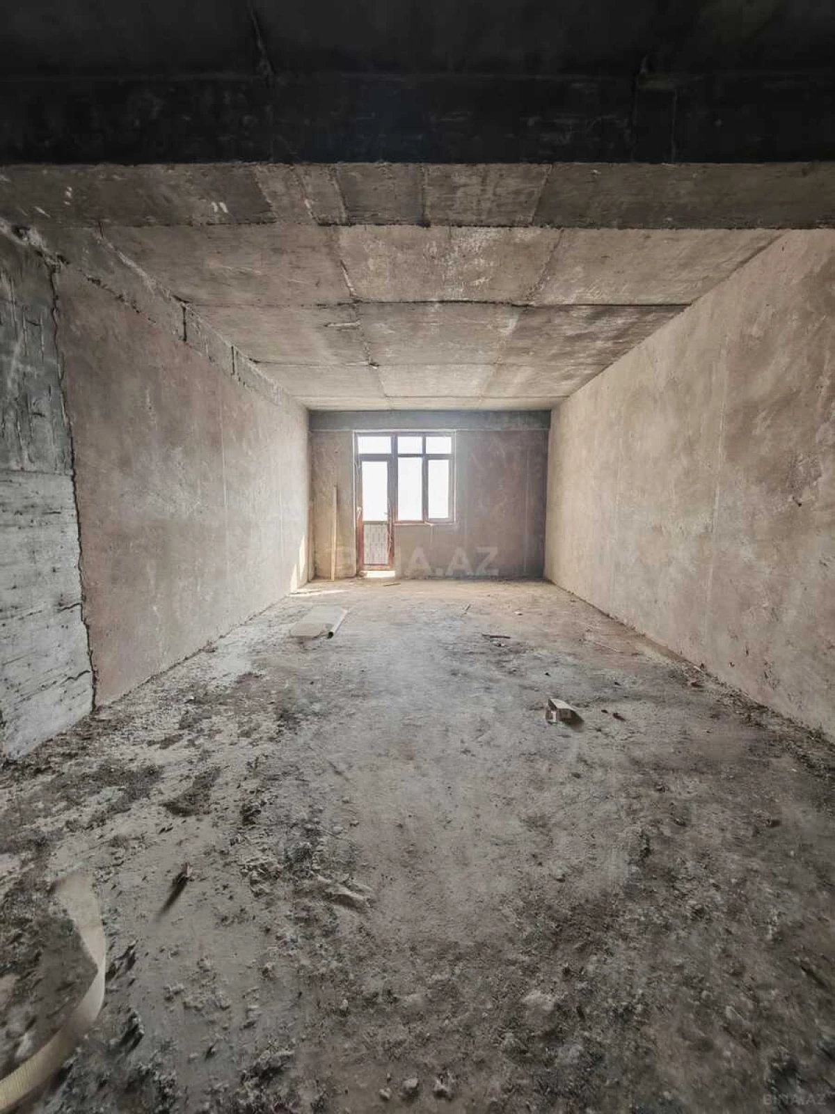 Satılır 4 otaqlı mənzil 215 m²