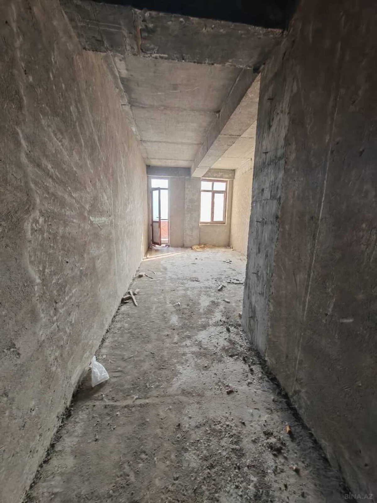 Satılır 4 otaqlı mənzil 215 m²