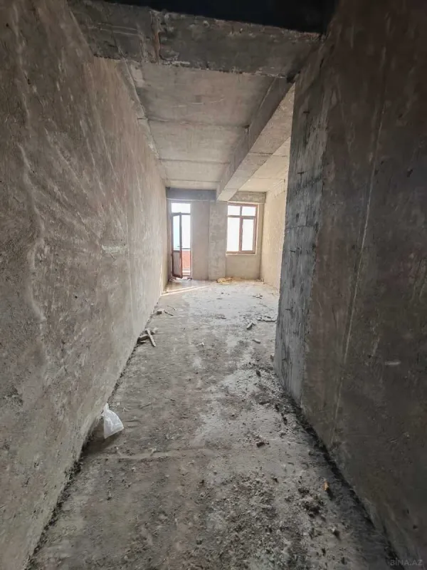Satılır 4 otaqlı mənzil 215 m²