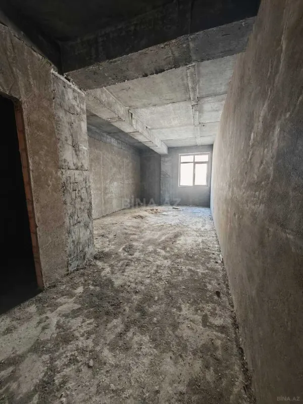Satılır 4 otaqlı mənzil 215 m²