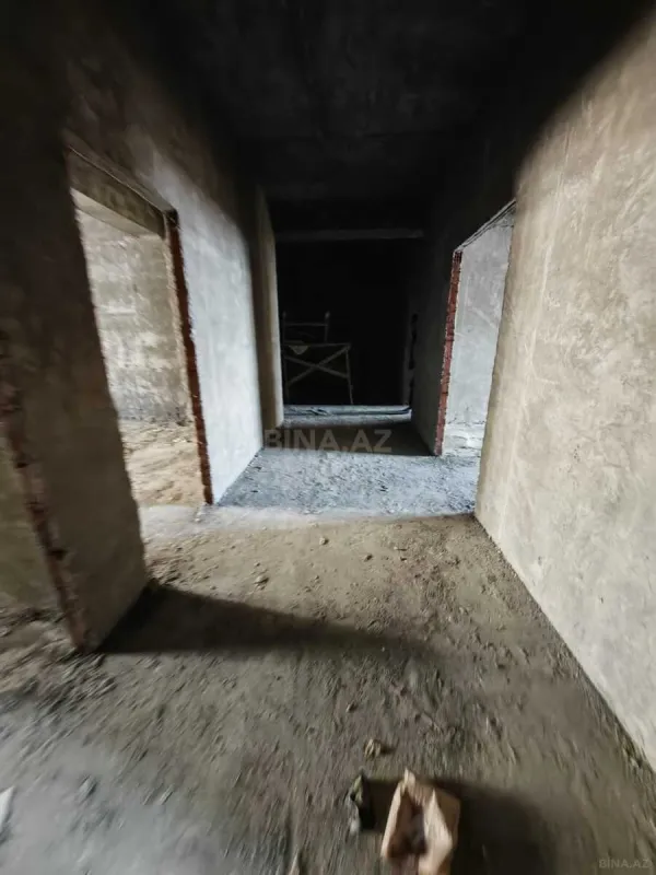 Satılır 4 otaqlı mənzil 215 m²