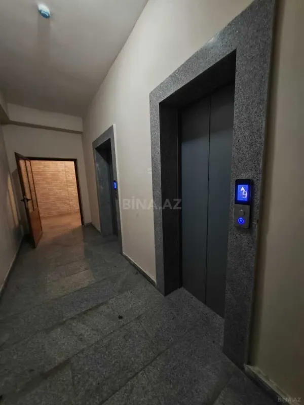Satılır 4 otaqlı mənzil 215 m²