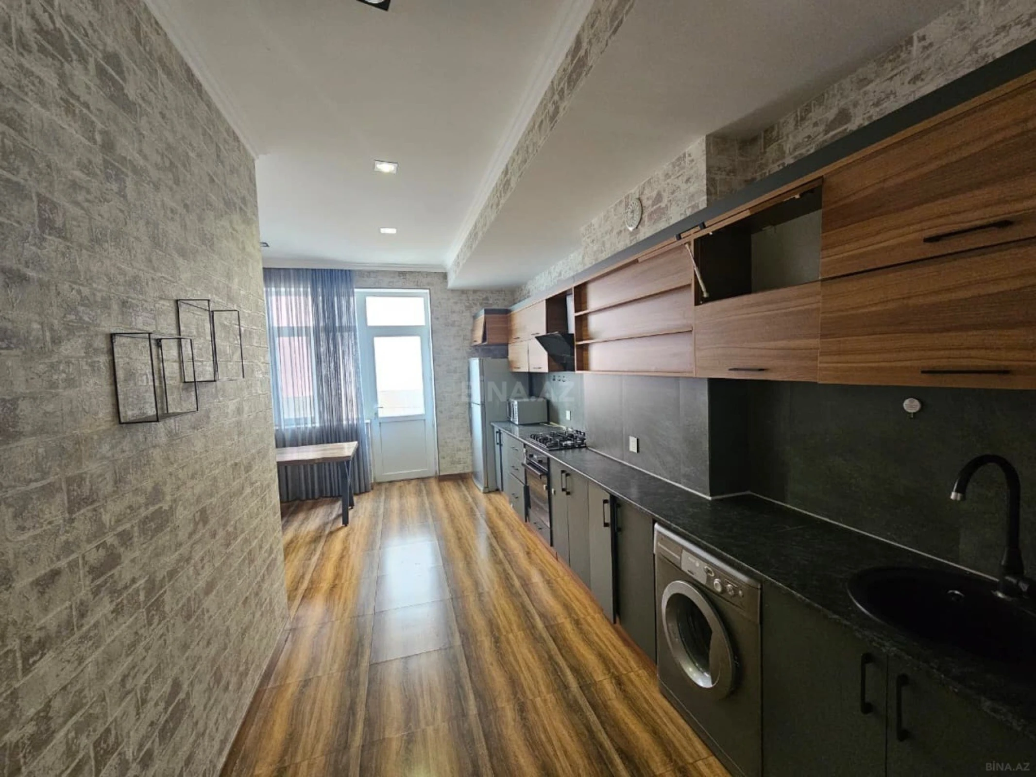 Satılır 2 otaqlı mənzil 95 m²