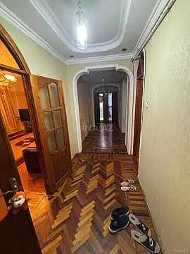 Satılır 5 otaqlı mənzil 125 m²