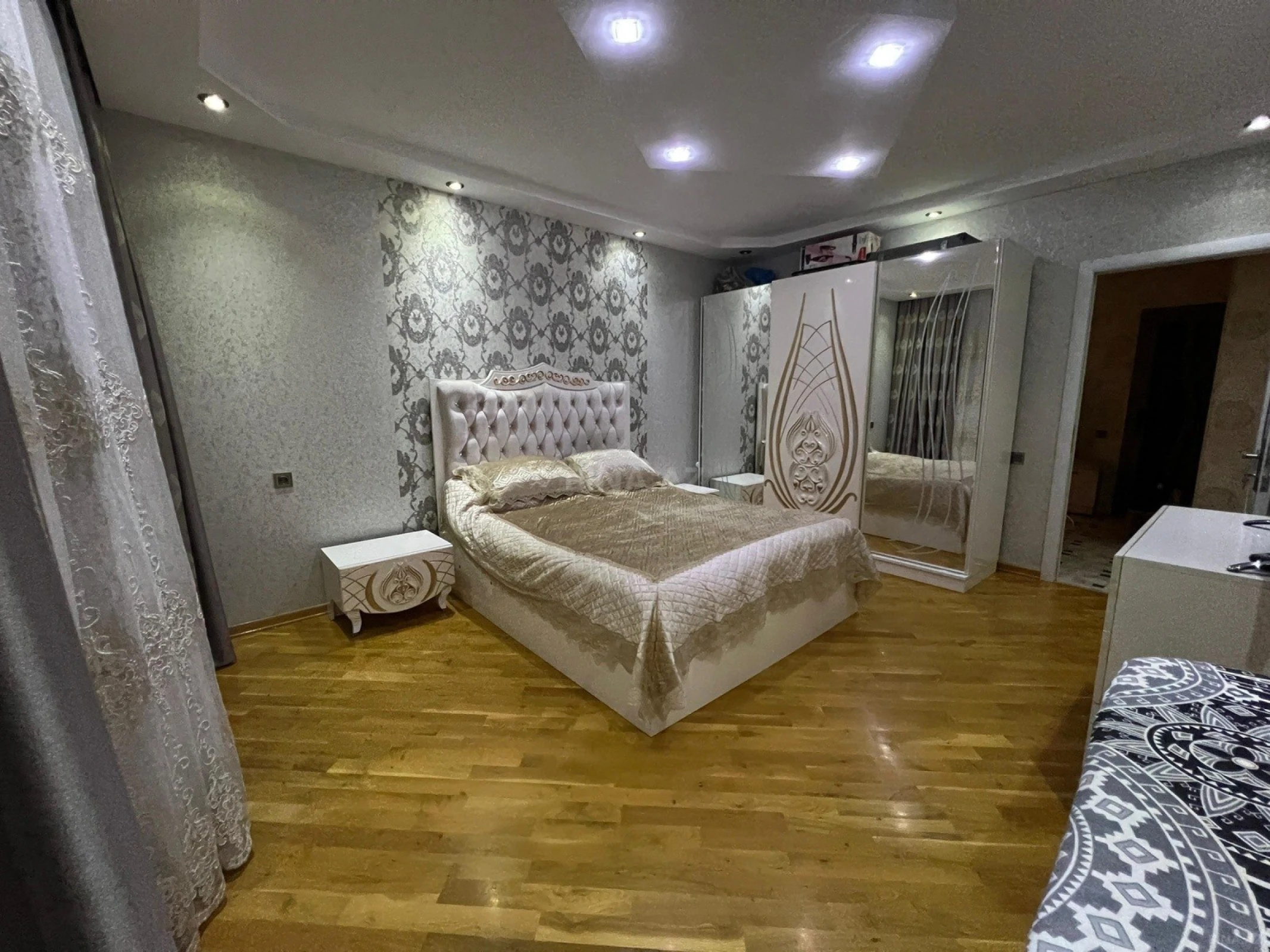 Satılır 3 otaqlı mənzil 94 m²