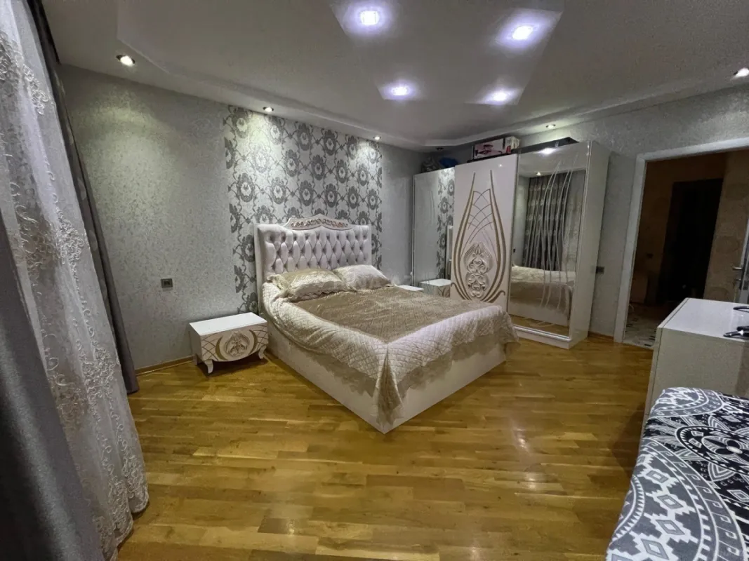 Satılır 3 otaqlı mənzil 94 m²