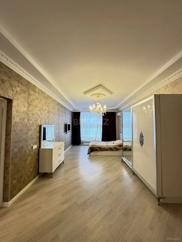 Satılır 5 otaqlı həyət evi 180 m²