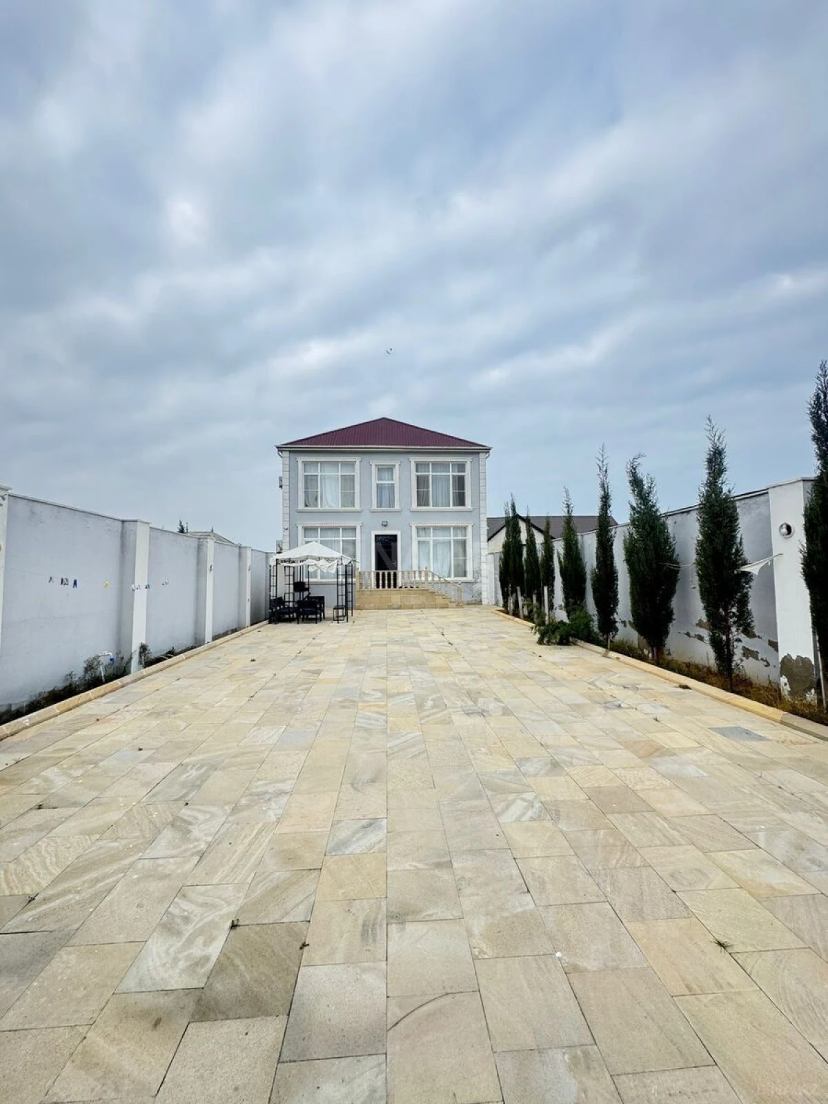 Satılır 5 otaqlı həyət evi 180 m²