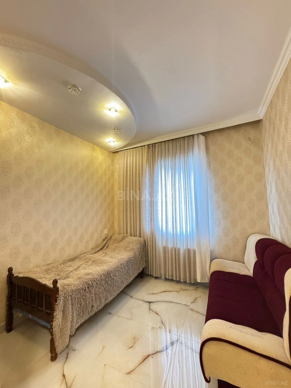 Satılır 5 otaqlı həyət evi 180 m²