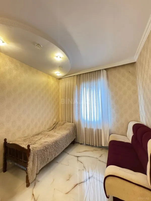 Satılır 5 otaqlı həyət evi 180 m²