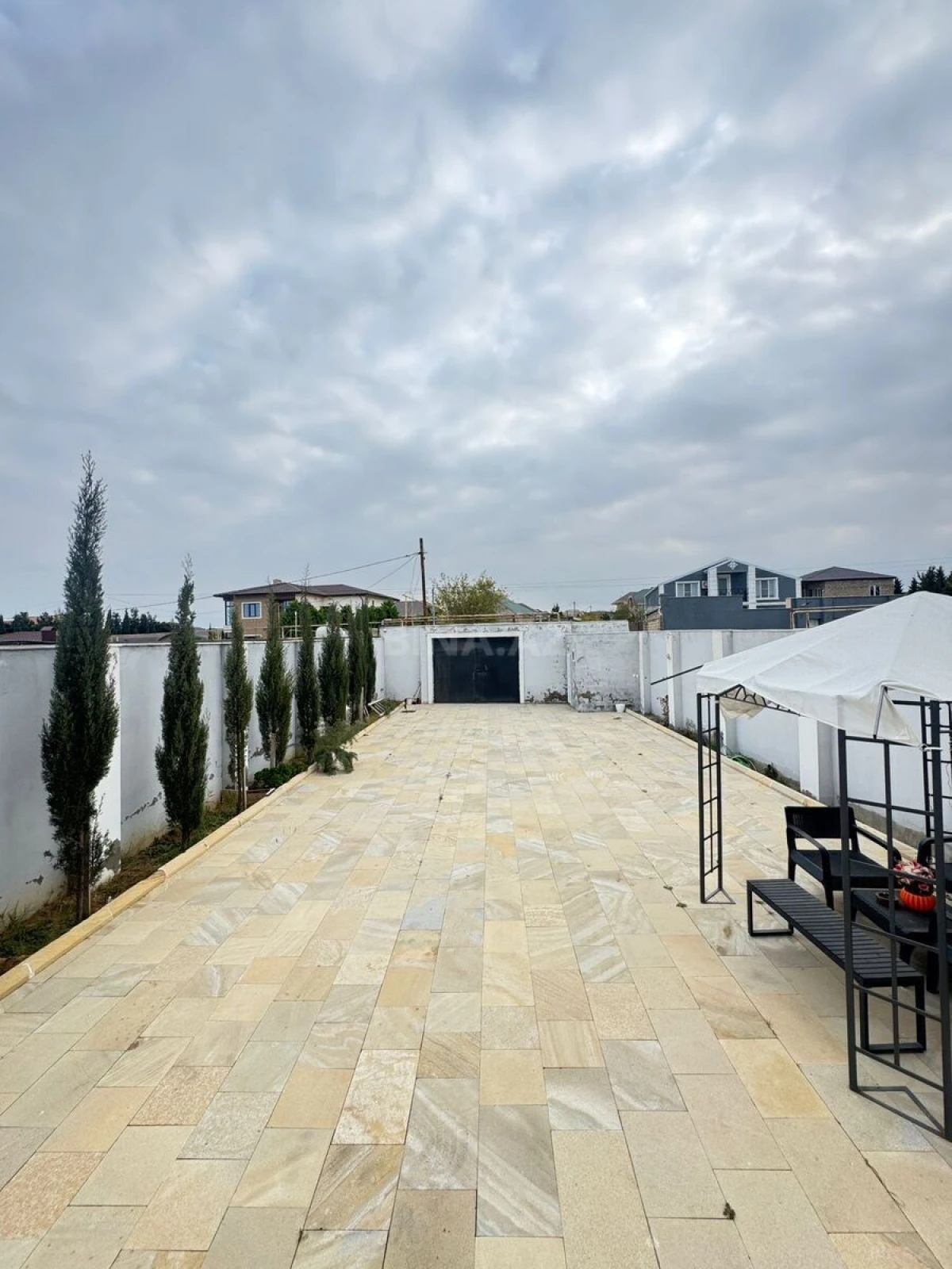 Satılır 5 otaqlı həyət evi 180 m²