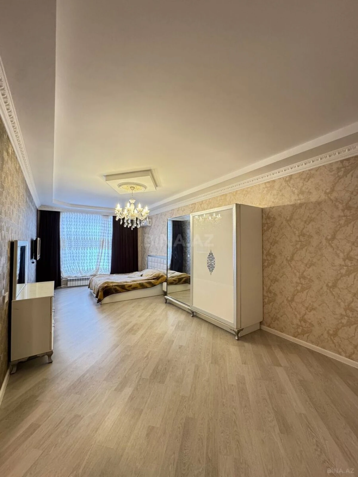Satılır 5 otaqlı həyət evi 180 m²