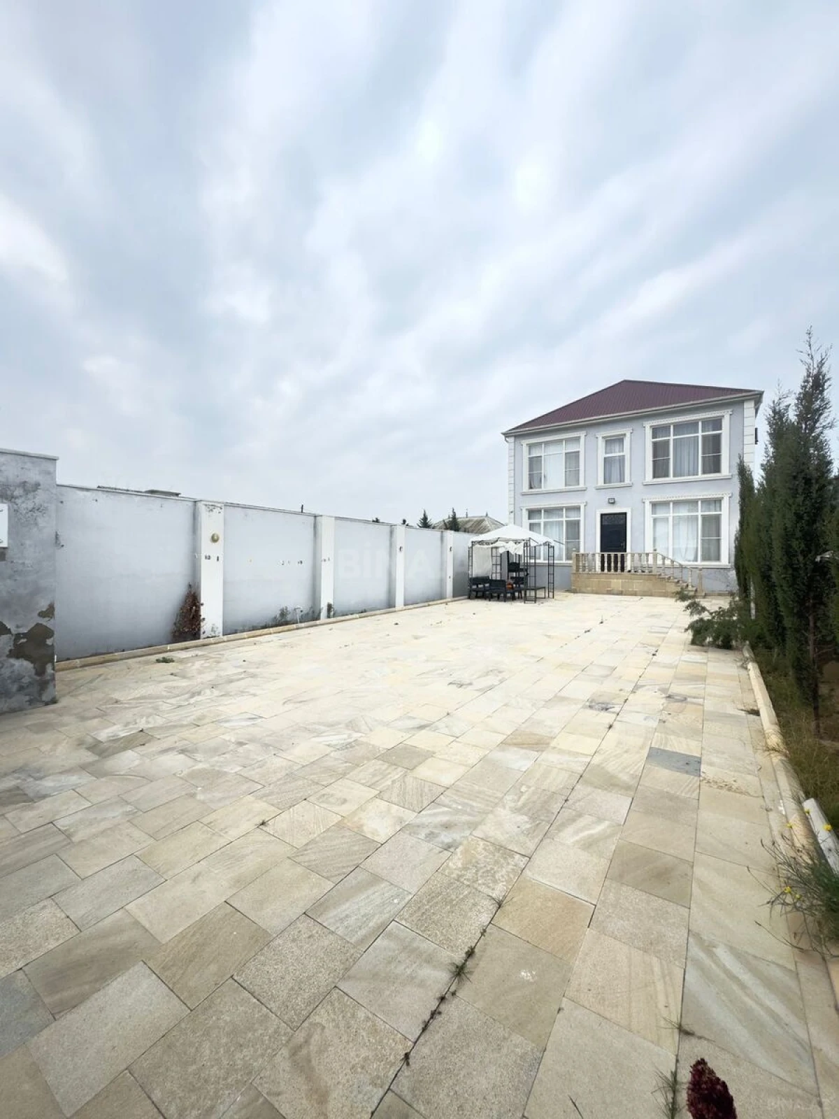 Satılır 5 otaqlı həyət evi 180 m²