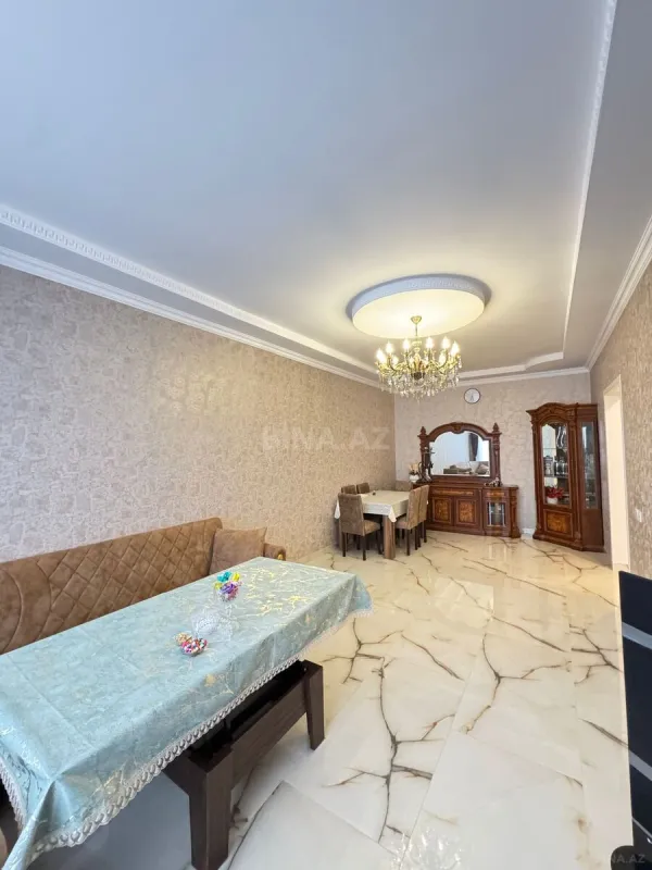 Satılır 5 otaqlı həyət evi 180 m²