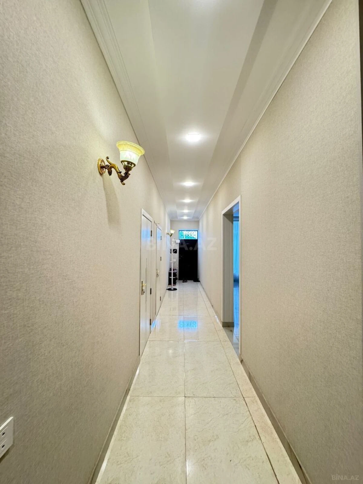 Satılır 5 otaqlı həyət evi 180 m²