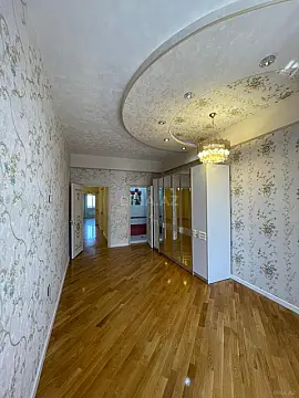 Satılır 3 otaqlı mənzil 130 m²