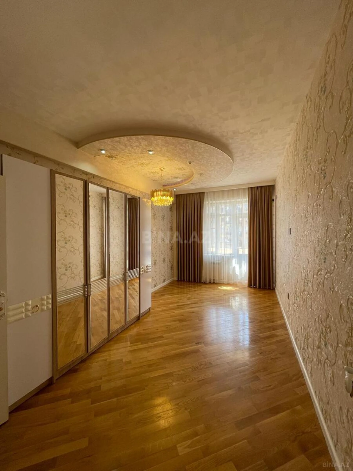 Satılır 3 otaqlı mənzil 130 m²