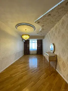 Satılır 3 otaqlı mənzil 130 m²