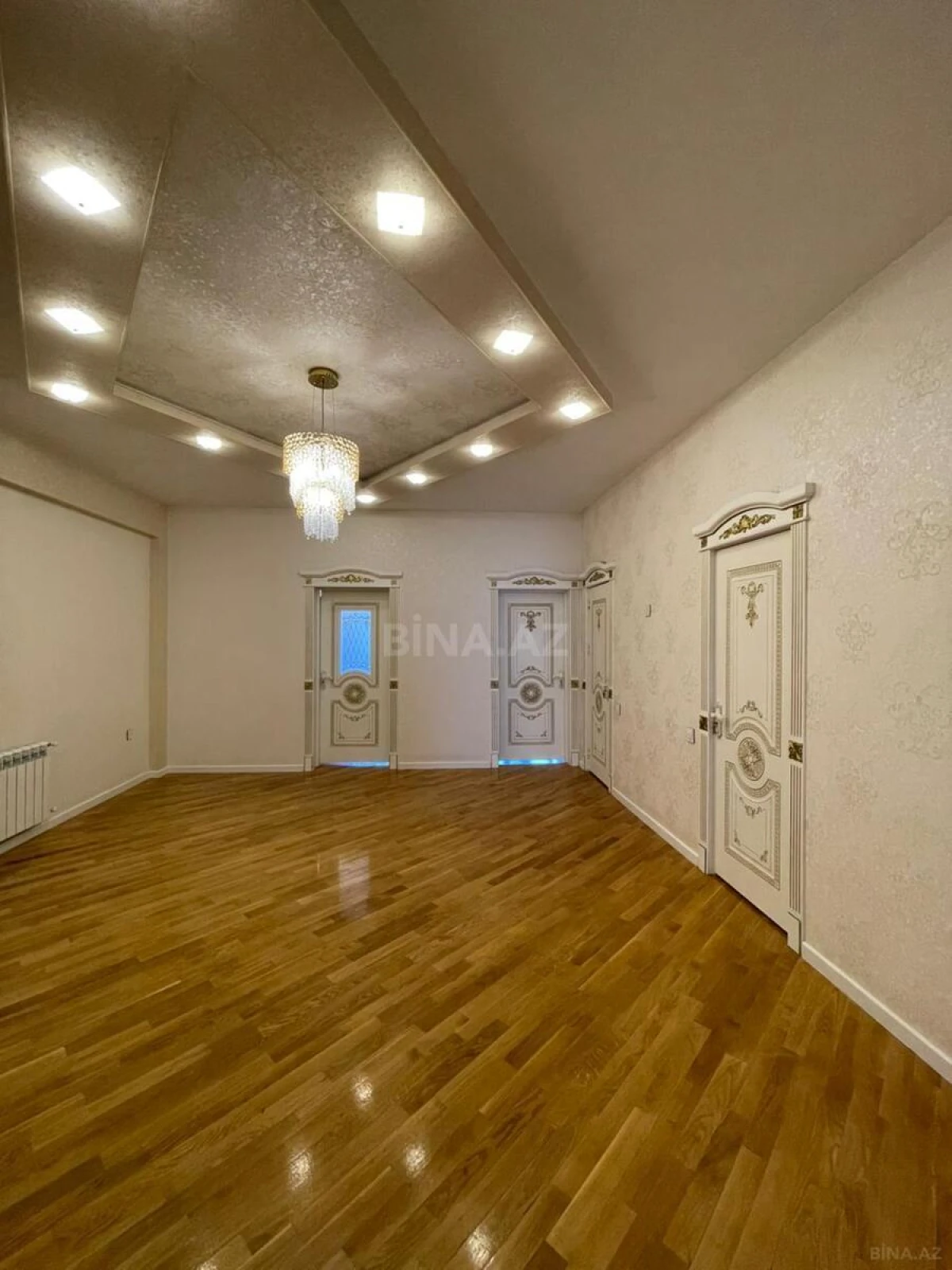 Satılır 3 otaqlı mənzil 130 m²