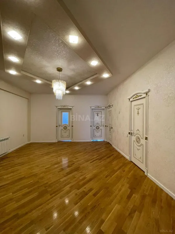 Satılır 3 otaqlı mənzil 130 m²