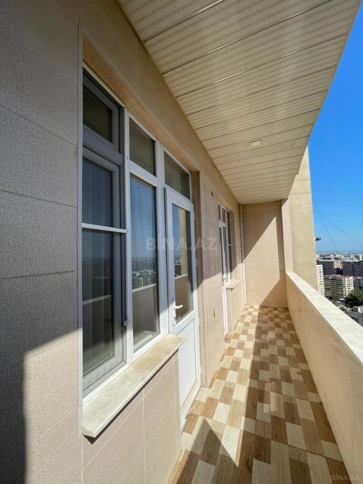 Satılır 3 otaqlı mənzil 130 m²