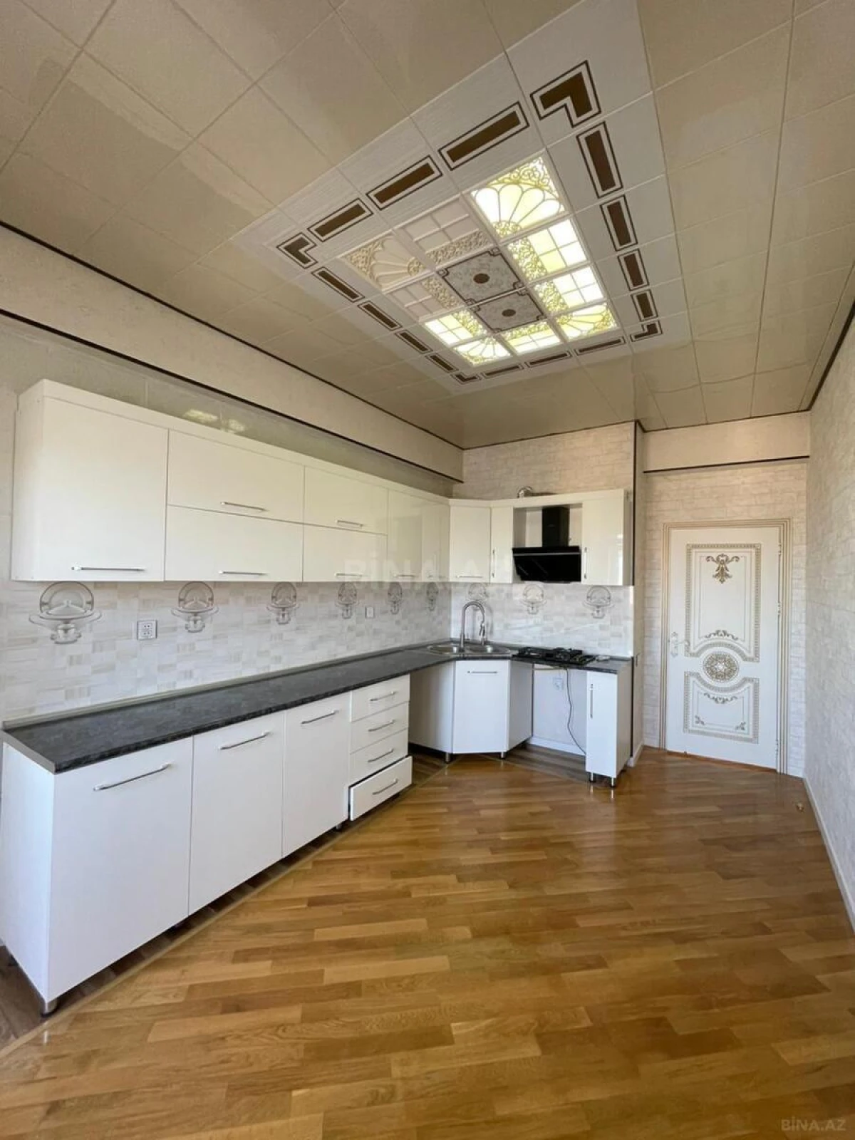 Satılır 3 otaqlı mənzil 130 m²