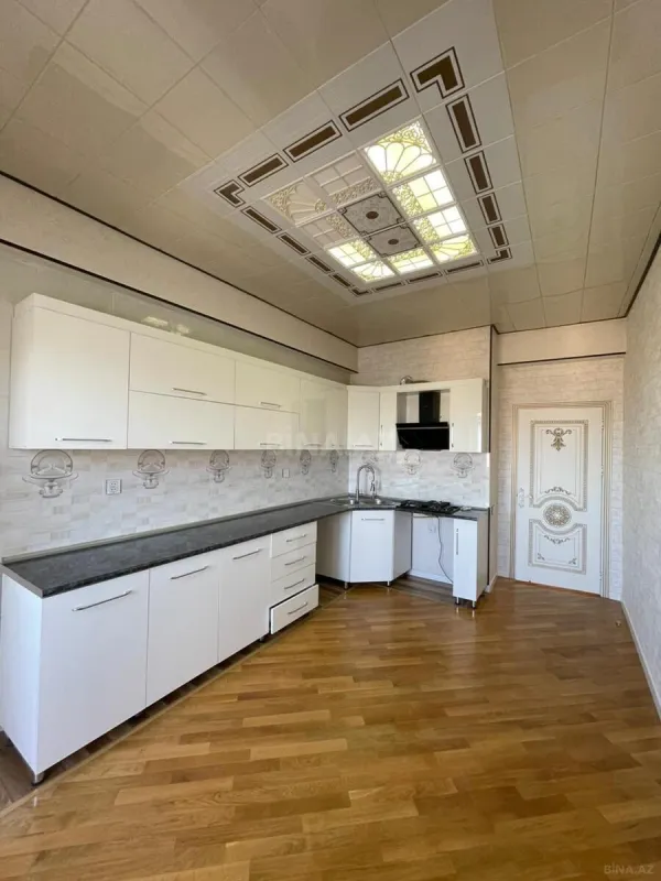 Satılır 3 otaqlı mənzil 130 m²