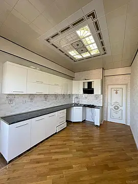 Satılır 3 otaqlı mənzil 130 m²