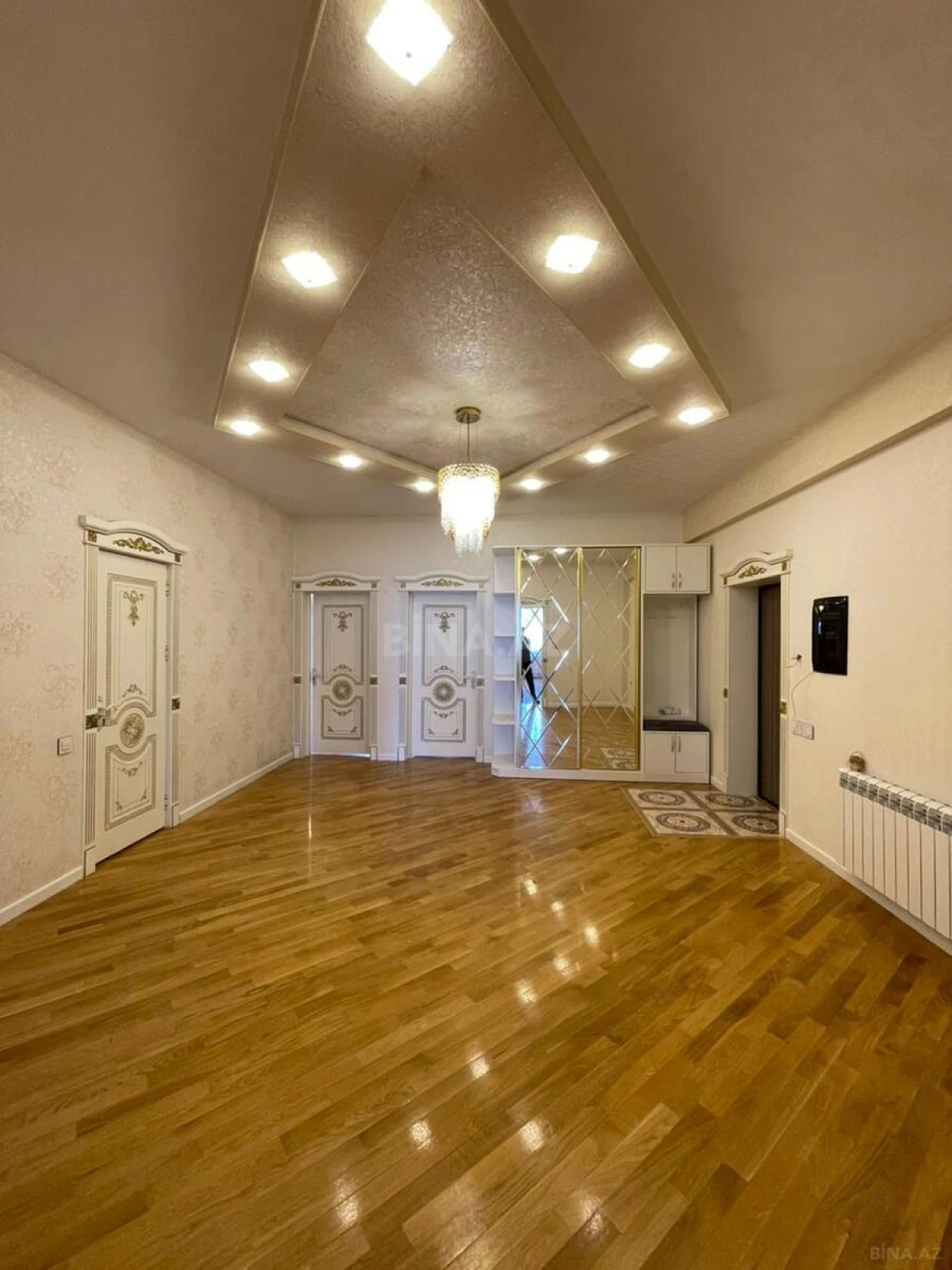 Satılır 3 otaqlı mənzil 130 m²