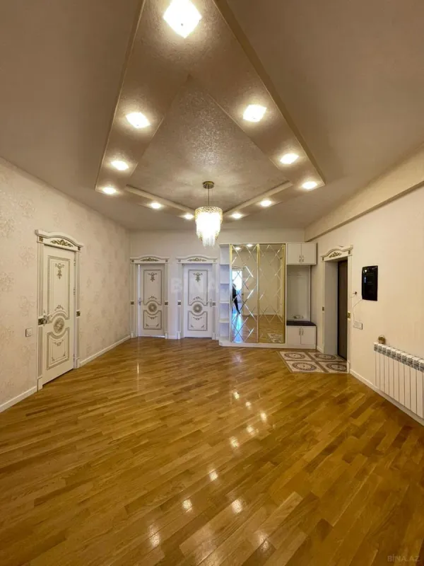 Satılır 3 otaqlı mənzil 130 m²