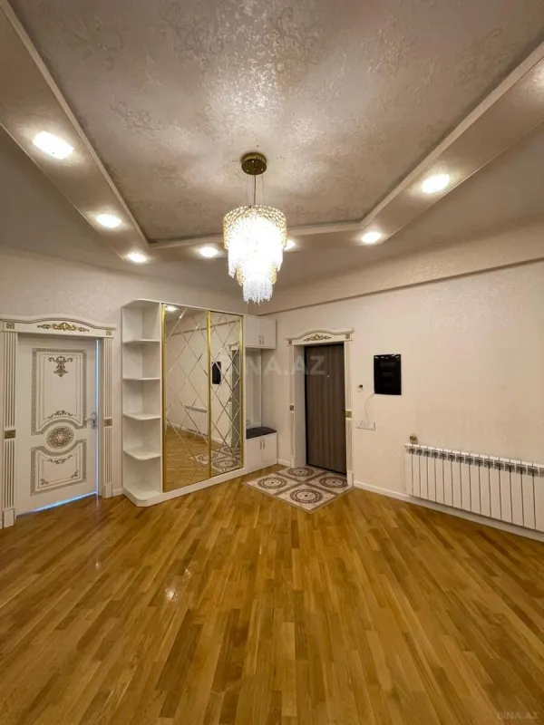 Satılır 3 otaqlı mənzil 130 m²