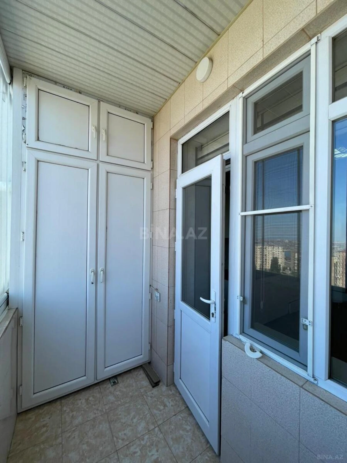 Satılır 3 otaqlı mənzil 130 m²