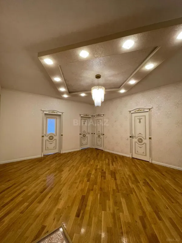 Satılır 3 otaqlı mənzil 130 m²