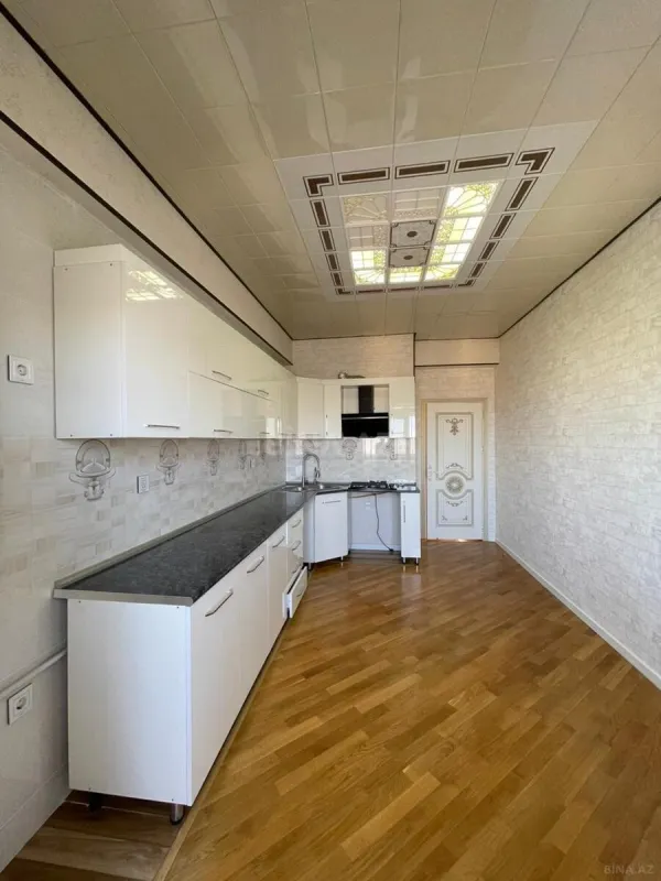 Satılır 3 otaqlı mənzil 130 m²
