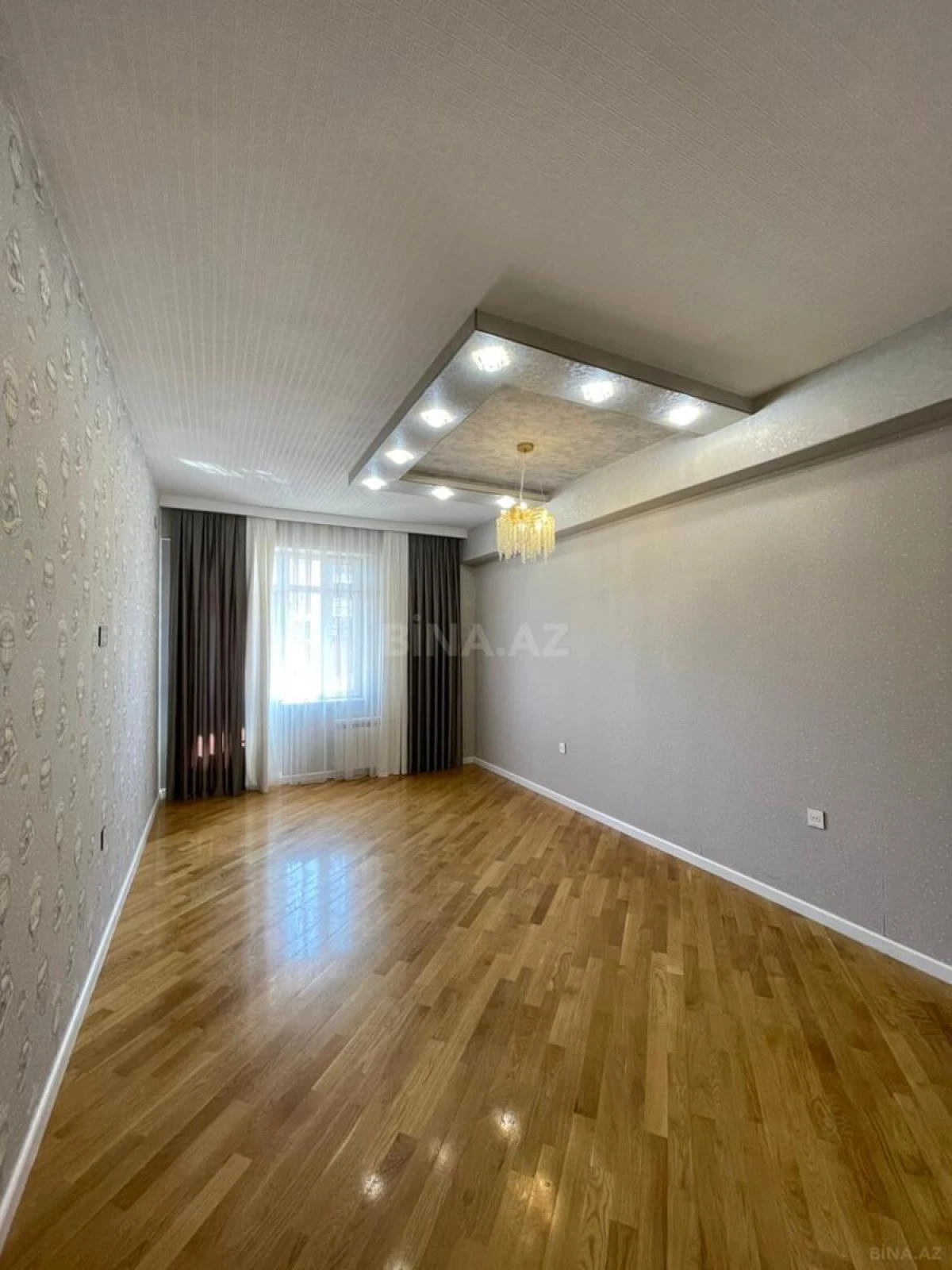 Satılır 3 otaqlı mənzil 130 m²