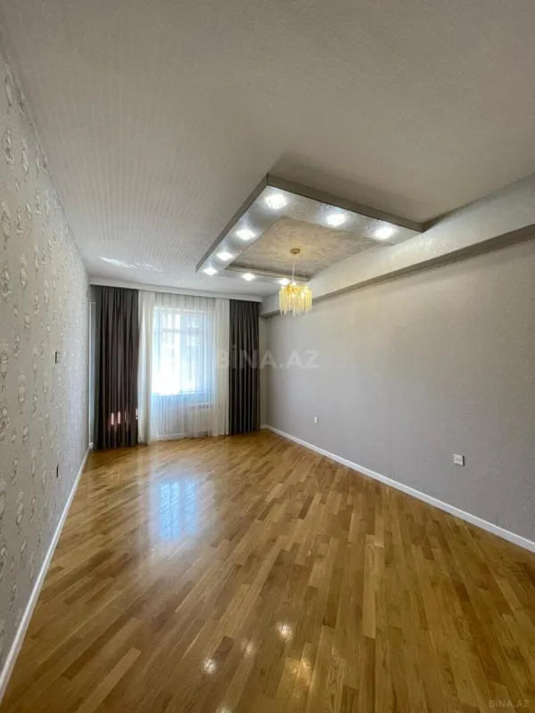 Satılır 3 otaqlı mənzil 130 m²