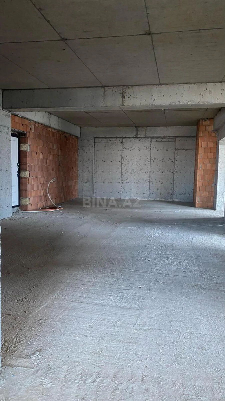 Satılır 4 otaqlı mənzil 239 m²
