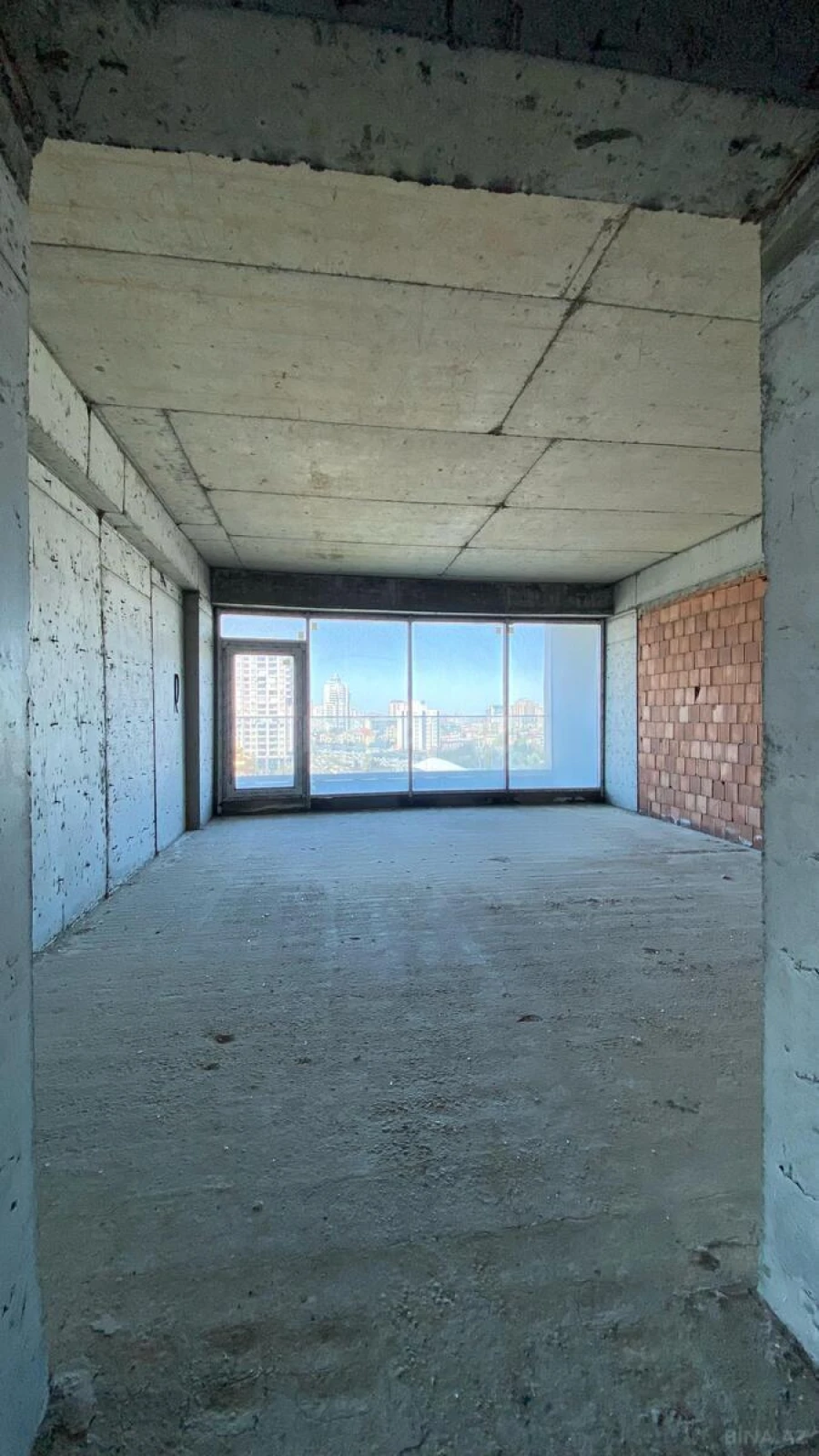 Satılır 4 otaqlı mənzil 239 m²