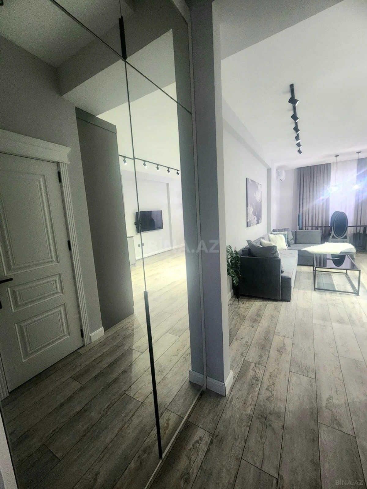 Kirayə verilir 2 otaqlı mənzil 68 m²