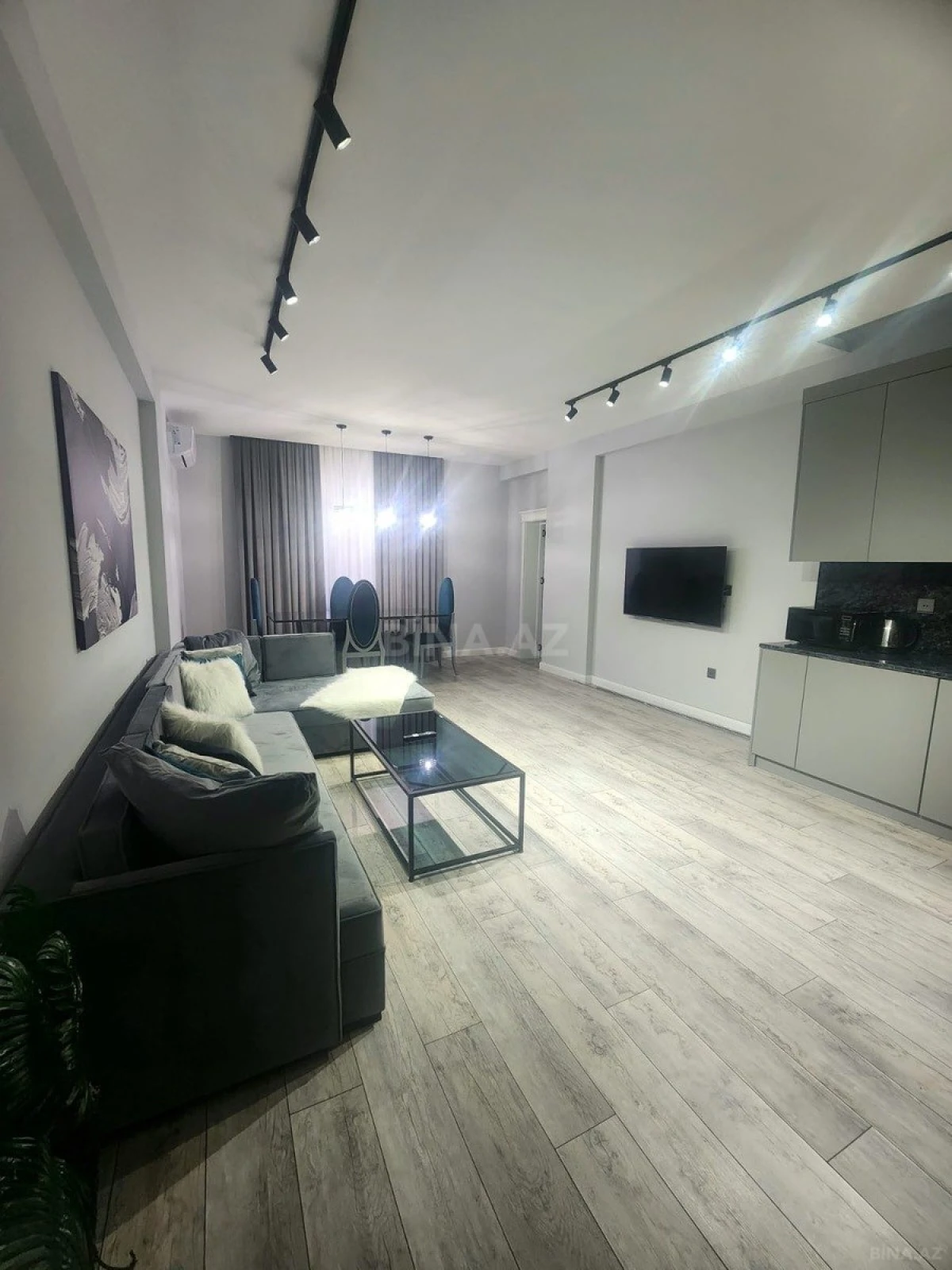 Kirayə verilir 2 otaqlı mənzil 68 m²