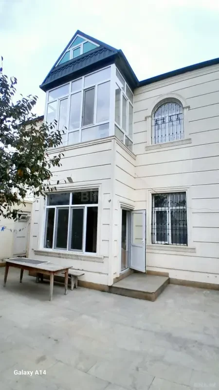 Satılır 7 otaqlı həyət evi 240 m²
